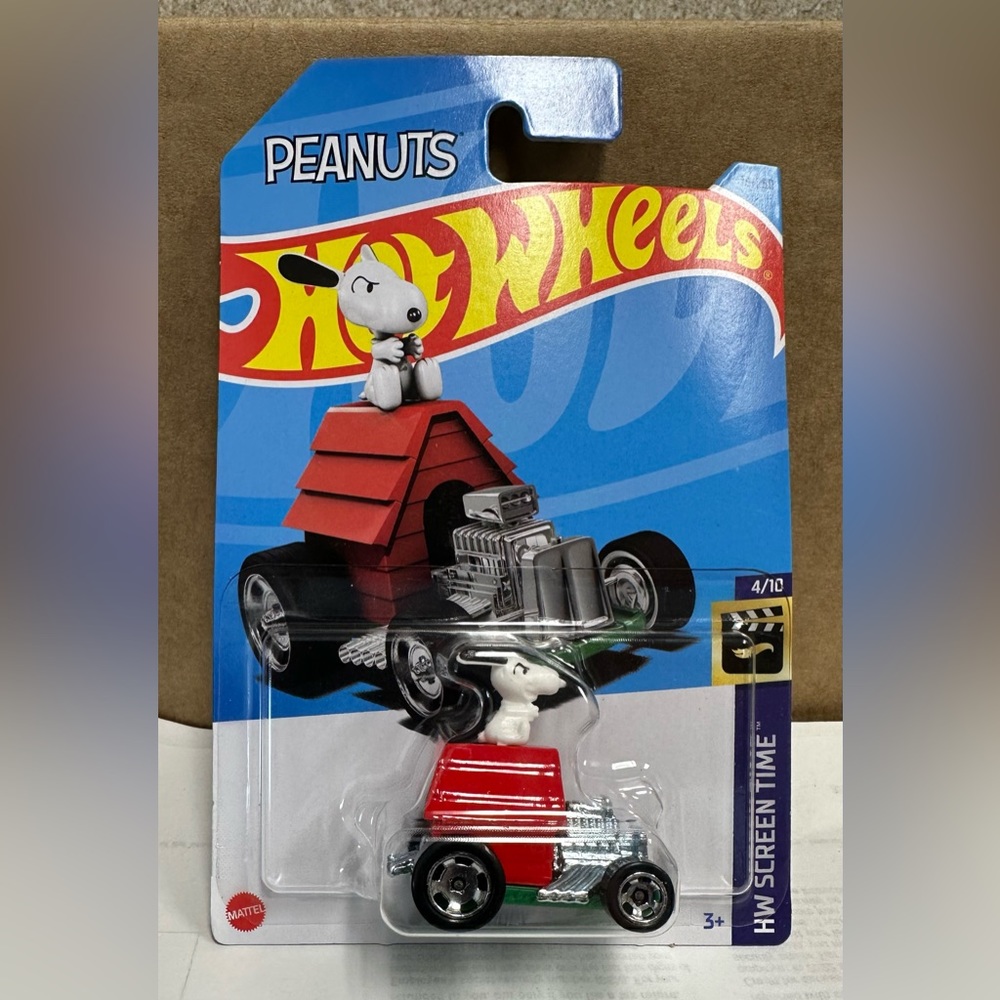 2023 🔥Hot Wheels🔥 Snoopy #76/250